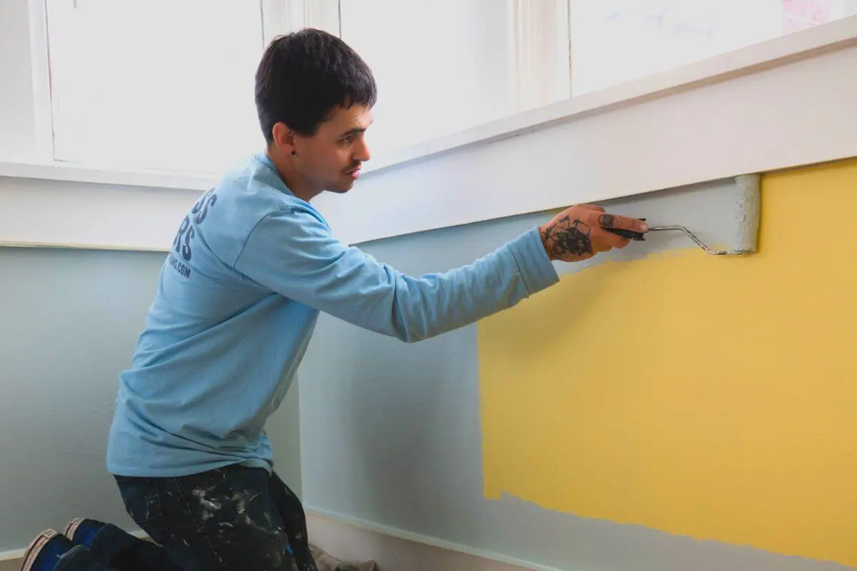 photo of an interior painter